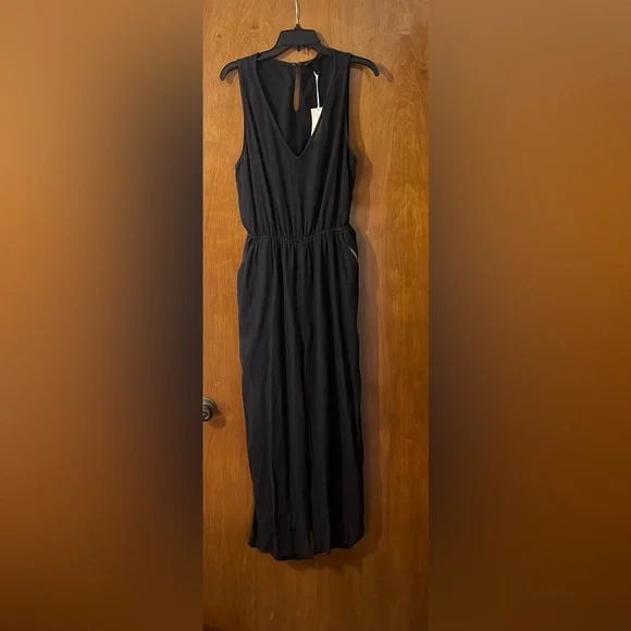 Women’s Linen V-Neck Jumpsuit - Picture 3 of 5